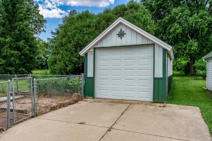 1611 Michigan, ROCKFORD, Illinois 61102, 4 Bedrooms Bedrooms, ,2 BathroomsBathrooms,House,For Sale,Michigan,202603479