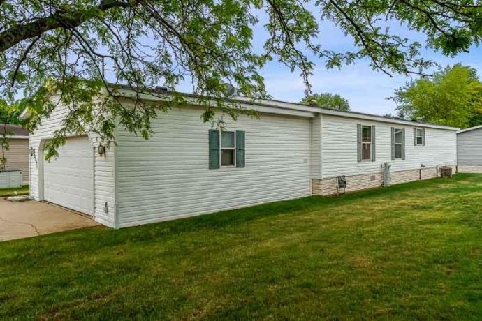 2231 BLOSSOM, BELVIDERE, Illinois 61008, 3 Bedrooms Bedrooms, ,2 BathroomsBathrooms,House,For Sale,BLOSSOM,202603480