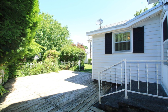 712 Hurlbut, BELVIDERE, Illinois 61008, 2 Bedrooms Bedrooms, ,1 BathroomBathrooms,House,For Sale,Hurlbut,202603487