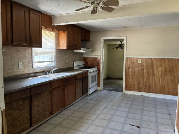 605 Garver, ROCKFORD, Illinois 61102, 2 Bedrooms Bedrooms, ,1 BathroomBathrooms,House,For Sale,Garver,202603273