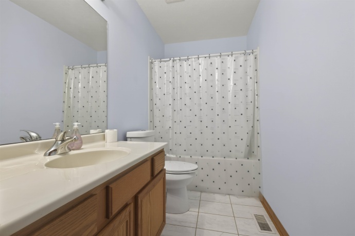 402 Scarlet Oak, POPLAR GROVE, Illinois 61065, 4 Bedrooms Bedrooms, ,2 BathroomsBathrooms,House,For Sale,Scarlet Oak,202603490