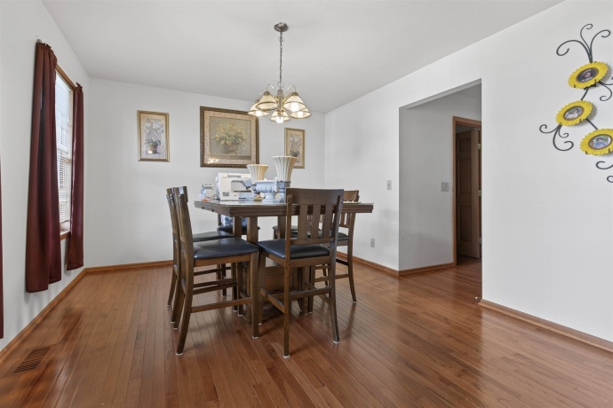 402 Scarlet Oak, POPLAR GROVE, Illinois 61065, 4 Bedrooms Bedrooms, ,2 BathroomsBathrooms,House,For Sale,Scarlet Oak,202603490