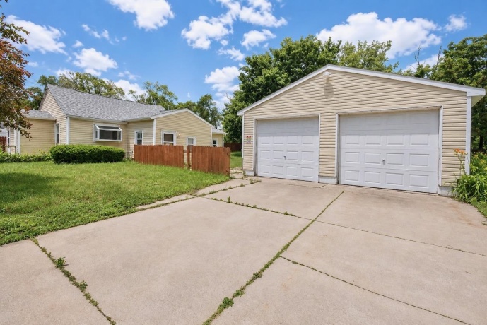 760 Eastern, SOUTH BELOIT, Illinois 61080, 3 Bedrooms Bedrooms, ,1 BathroomBathrooms,House,For Sale,Eastern,202603493