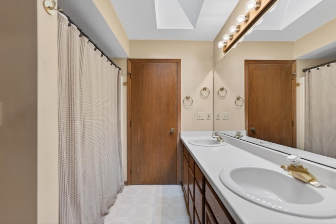 2802 ENGLISH, ROCKFORD, Illinois 61114, 4 Bedrooms Bedrooms, ,3 BathroomsBathrooms,House,For Sale,ENGLISH,202603495