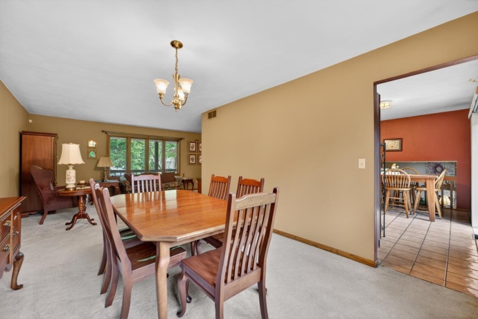2802 ENGLISH, ROCKFORD, Illinois 61114, 4 Bedrooms Bedrooms, ,3 BathroomsBathrooms,House,For Sale,ENGLISH,202603495