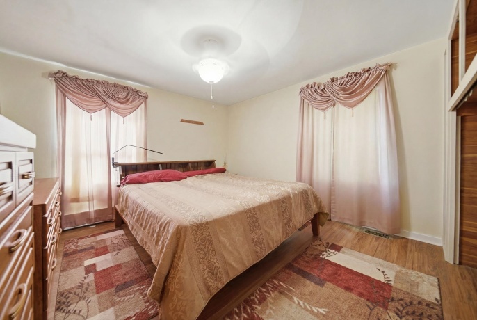 31040 Penrose, STERLING, Illinois 61081, 5 Bedrooms Bedrooms, ,3 BathroomsBathrooms,House,For Sale,Penrose,202603501