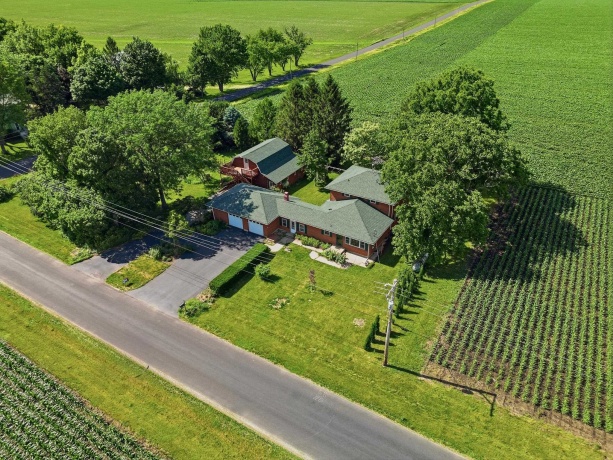 31040 Penrose, STERLING, Illinois 61081, 5 Bedrooms Bedrooms, ,3 BathroomsBathrooms,House,For Sale,Penrose,202603501