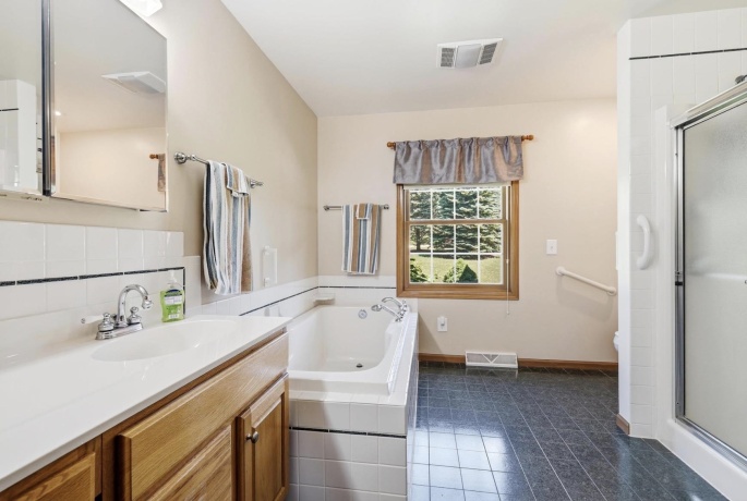 51 Shenandoah Dr, GALENA, Illinois 61036, 4 Bedrooms Bedrooms, ,3 BathroomsBathrooms,House,For Sale,Shenandoah Dr,202603505