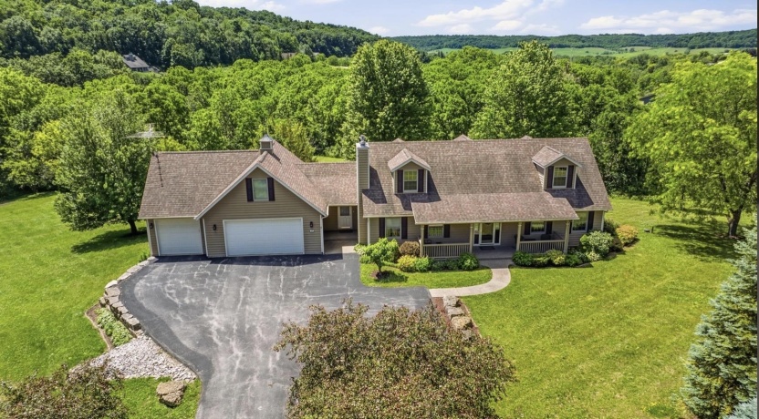 51 Shenandoah Dr, GALENA, Illinois 61036, 4 Bedrooms Bedrooms, ,3 BathroomsBathrooms,House,For Sale,Shenandoah Dr,202603505