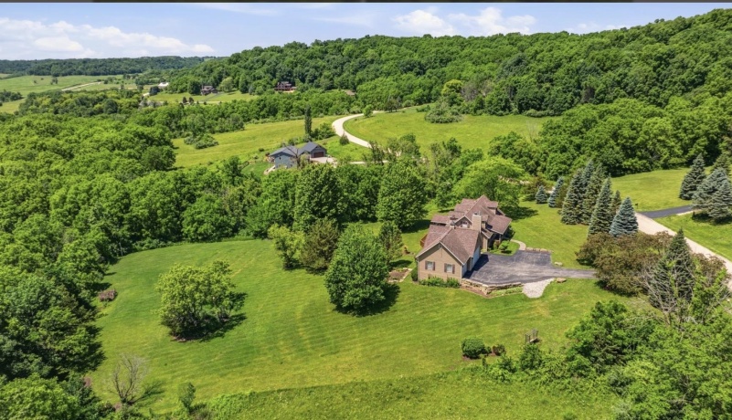 51 Shenandoah Dr, GALENA, Illinois 61036, 4 Bedrooms Bedrooms, ,3 BathroomsBathrooms,House,For Sale,Shenandoah Dr,202603505