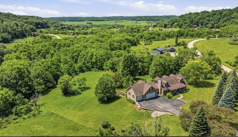51 Shenandoah Dr, GALENA, Illinois 61036, 4 Bedrooms Bedrooms, ,3 BathroomsBathrooms,House,For Sale,Shenandoah Dr,202603505