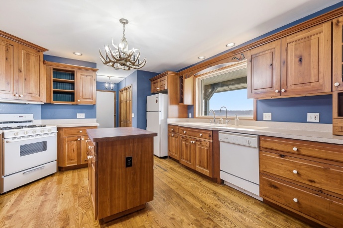 11516 Loran, MOUNT CARROLL, Illinois 61053, 5 Bedrooms Bedrooms, ,3 BathroomsBathrooms,House,For Sale,Loran,202603506