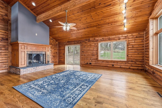 11516 Loran, MOUNT CARROLL, Illinois 61053, 5 Bedrooms Bedrooms, ,3 BathroomsBathrooms,House,For Sale,Loran,202603506
