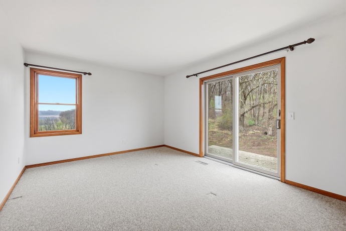 11516 Loran, MOUNT CARROLL, Illinois 61053, 5 Bedrooms Bedrooms, ,3 BathroomsBathrooms,House,For Sale,Loran,202603506