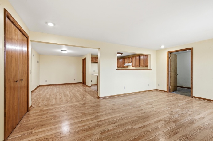 11516 Loran, MOUNT CARROLL, Illinois 61053, 5 Bedrooms Bedrooms, ,3 BathroomsBathrooms,House,For Sale,Loran,202603506