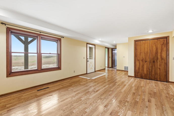 11516 Loran, MOUNT CARROLL, Illinois 61053, 5 Bedrooms Bedrooms, ,3 BathroomsBathrooms,House,For Sale,Loran,202603506