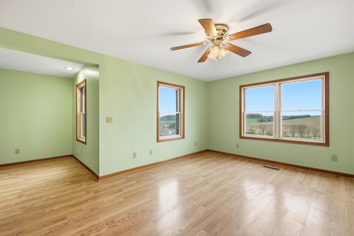 11516 Loran, MOUNT CARROLL, Illinois 61053, 5 Bedrooms Bedrooms, ,3 BathroomsBathrooms,House,For Sale,Loran,202603506