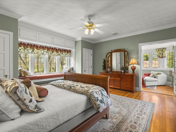 Sitting room adjacent