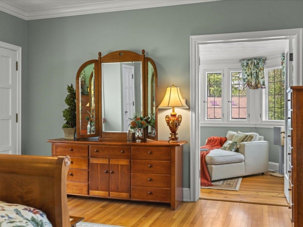 Sitting room adjacent