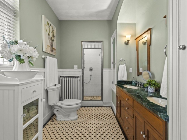 Full bath attached