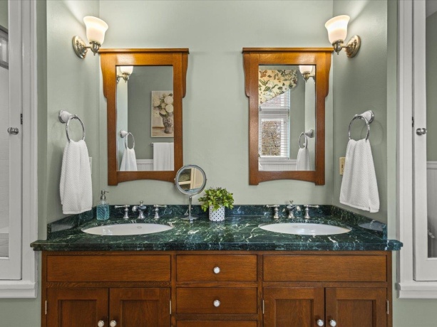 Double bowl vanity