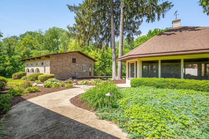 (L) Gym, (R) Gazebo