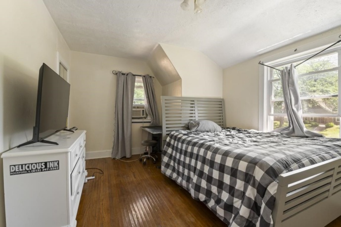 404 PROSPECT, ROCKFORD, Illinois 61107, 3 Bedrooms Bedrooms, ,2 BathroomsBathrooms,House,For Sale,PROSPECT,202603509