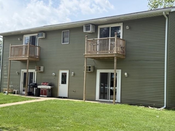 106 3rd Ave, MENDOTA, Illinois 61342, 2 Bedrooms Bedrooms, ,1 BathroomBathrooms,House,For Sale,3rd Ave,202603527