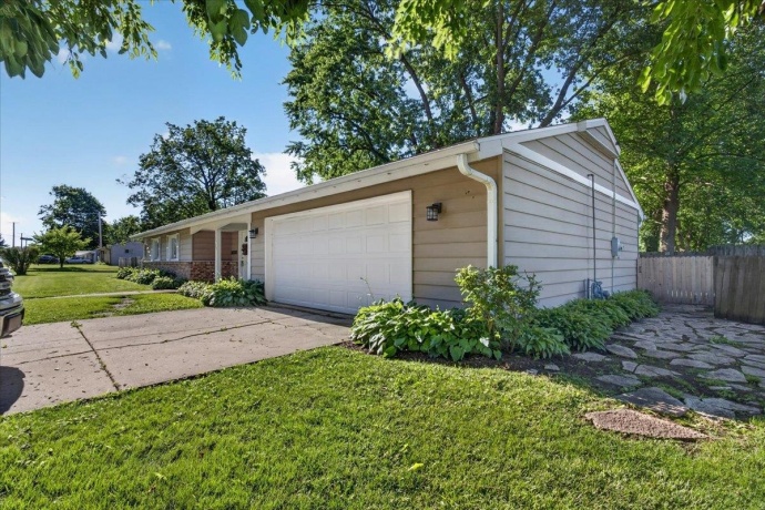 3735 Highcrest, ROCKFORD, Illinois 61107, 3 Bedrooms Bedrooms, ,1 BathroomBathrooms,House,For Sale,Highcrest,202603529