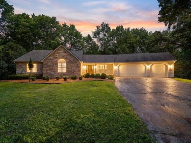 1633 Sauk, OREGON, Illinois 61061, 3 Bedrooms Bedrooms, ,2 BathroomsBathrooms,House,For Sale,Sauk,202603531