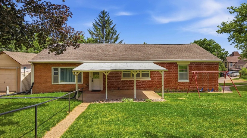 102 High, GALENA, Illinois 61036, 3 Bedrooms Bedrooms, ,2 BathroomsBathrooms,House,For Sale,High,202603536