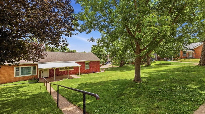 102 High, GALENA, Illinois 61036, 3 Bedrooms Bedrooms, ,2 BathroomsBathrooms,House,For Sale,High,202603536