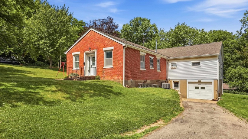 102 High, GALENA, Illinois 61036, 3 Bedrooms Bedrooms, ,2 BathroomsBathrooms,House,For Sale,High,202603536
