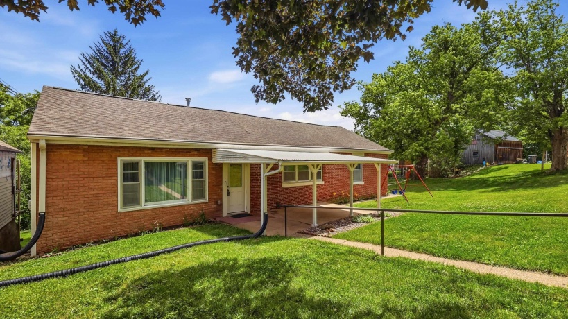 102 High, GALENA, Illinois 61036, 3 Bedrooms Bedrooms, ,2 BathroomsBathrooms,House,For Sale,High,202603536