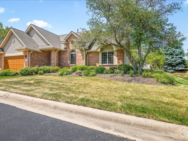 5980 HERITAGE, LOVES PARK, Illinois 61111, 2 Bedrooms Bedrooms, ,3 BathroomsBathrooms,Condominium,For Sale,HERITAGE,202603538