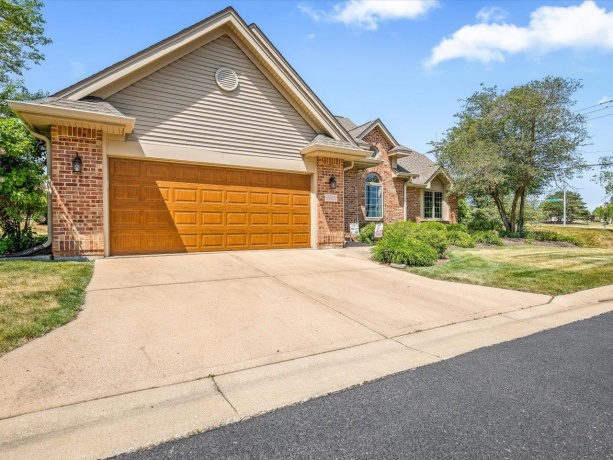 5980 HERITAGE, LOVES PARK, Illinois 61111, 2 Bedrooms Bedrooms, ,3 BathroomsBathrooms,Condominium,For Sale,HERITAGE,202603538
