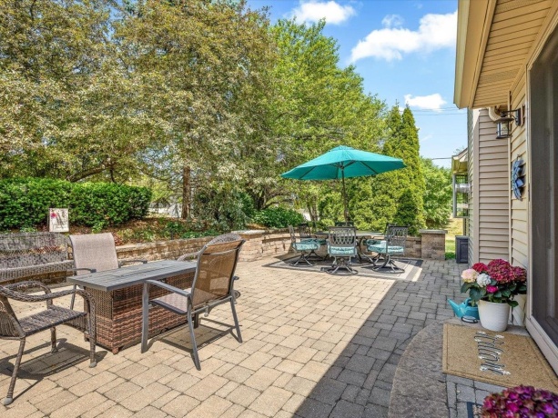 5980 HERITAGE, LOVES PARK, Illinois 61111, 2 Bedrooms Bedrooms, ,3 BathroomsBathrooms,Condominium,For Sale,HERITAGE,202603538