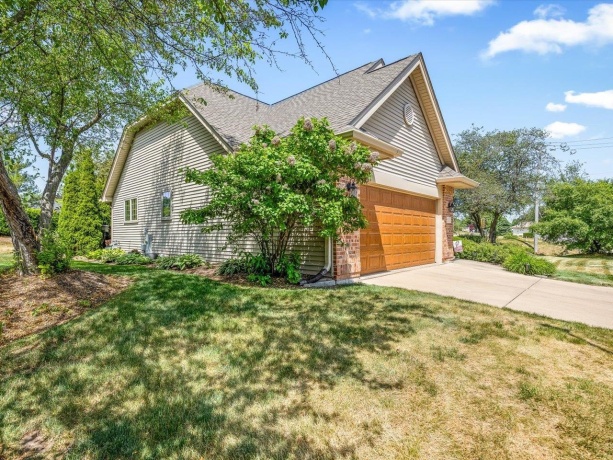 5980 HERITAGE, LOVES PARK, Illinois 61111, 2 Bedrooms Bedrooms, ,3 BathroomsBathrooms,Condominium,For Sale,HERITAGE,202603538