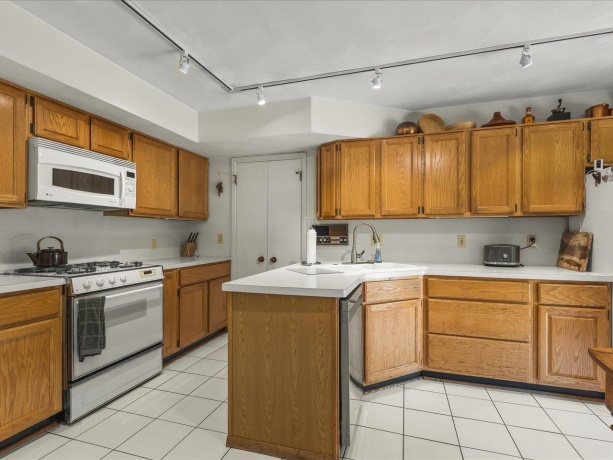 5121 Brookview, ROCKFORD, Illinois 61107, 5 Bedrooms Bedrooms, ,3 BathroomsBathrooms,House,For Sale,Brookview,202603253