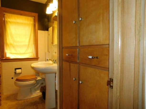 1421 Parkview, ROCKFORD, Illinois 61107, 3 Bedrooms Bedrooms, ,1 BathroomBathrooms,House,For Sale,Parkview,202603562