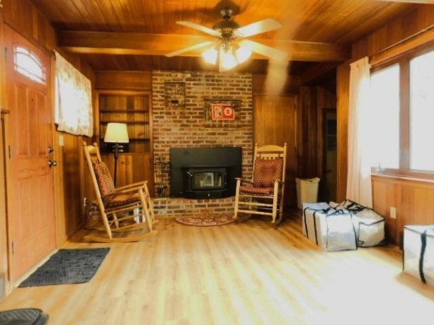 1421 Parkview, ROCKFORD, Illinois 61107, 3 Bedrooms Bedrooms, ,1 BathroomBathrooms,House,For Sale,Parkview,202603562