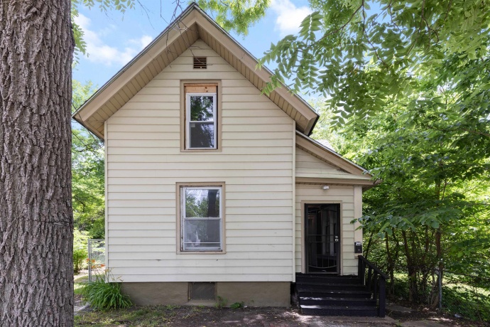 1029 Woodlawn, ROCKFORD, Illinois 61103, 3 Bedrooms Bedrooms, ,1 BathroomBathrooms,House,For Sale,Woodlawn,202603565