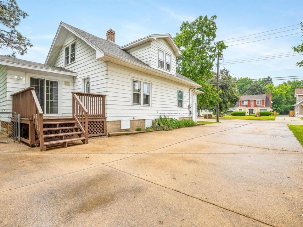 254 River, LOVES PARK, Illinois 61111, 3 Bedrooms Bedrooms, ,2 BathroomsBathrooms,House,For Sale,River,202603299