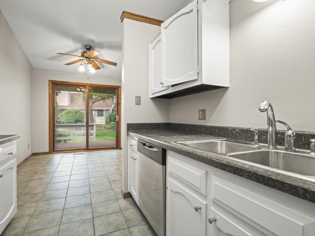 4685 High point #22, ROCKFORD, Illinois 61114, 2 Bedrooms Bedrooms, ,1 BathroomBathrooms,Condominium,For Sale,High point #22,202603578