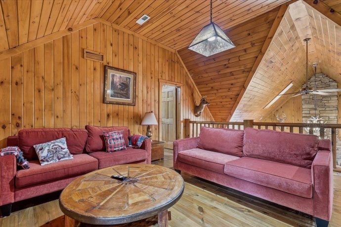 2105 Elizabeth Scales Mound, ELIZABETH, Illinois 61028, 4 Bedrooms Bedrooms, ,4 BathroomsBathrooms,House,For Sale,Elizabeth Scales Mound,202603586