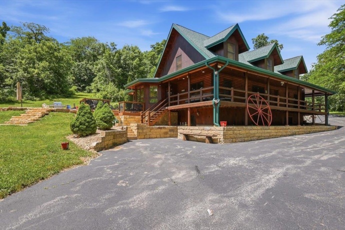 2105 Elizabeth Scales Mound, ELIZABETH, Illinois 61028, 4 Bedrooms Bedrooms, ,4 BathroomsBathrooms,House,For Sale,Elizabeth Scales Mound,202603586