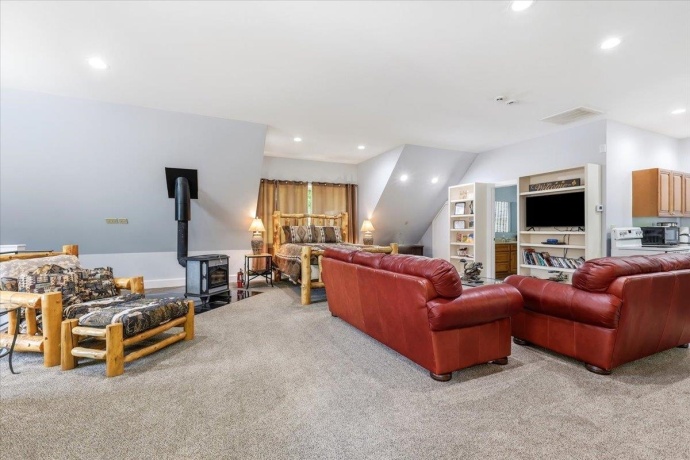2105 Elizabeth Scales Mound, ELIZABETH, Illinois 61028, 4 Bedrooms Bedrooms, ,4 BathroomsBathrooms,House,For Sale,Elizabeth Scales Mound,202603586