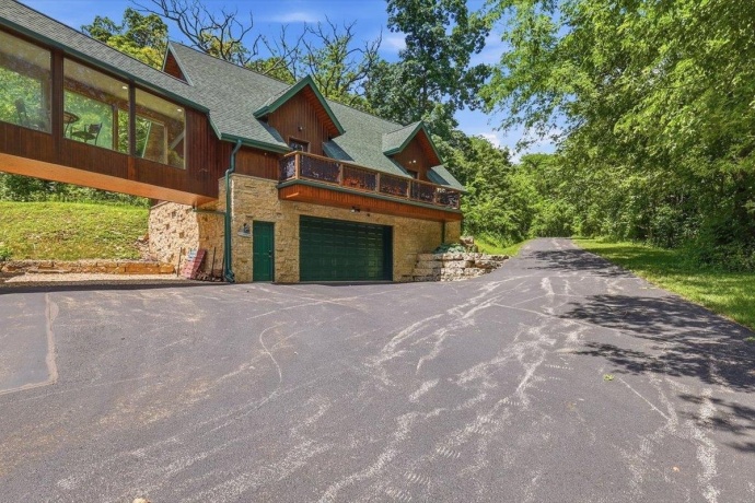 2105 Elizabeth Scales Mound, ELIZABETH, Illinois 61028, 4 Bedrooms Bedrooms, ,4 BathroomsBathrooms,House,For Sale,Elizabeth Scales Mound,202603586