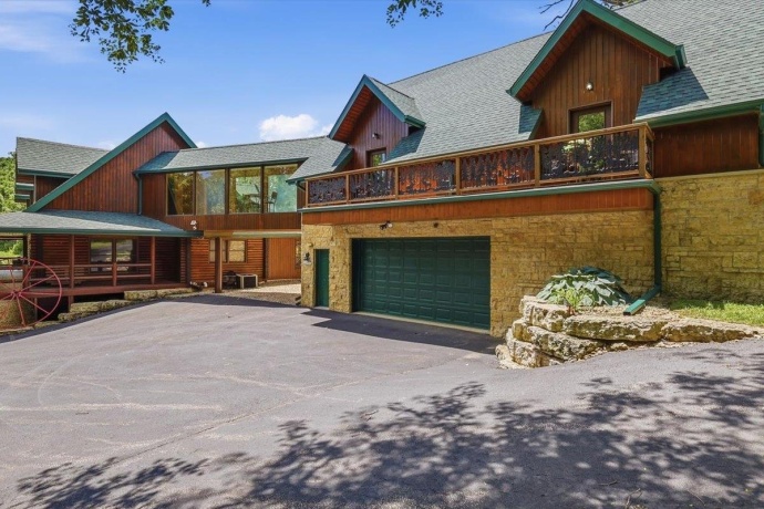 2105 Elizabeth Scales Mound, ELIZABETH, Illinois 61028, 4 Bedrooms Bedrooms, ,4 BathroomsBathrooms,House,For Sale,Elizabeth Scales Mound,202603586