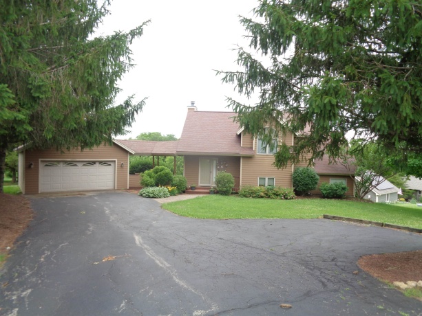 4 Maltby, GALENA, Illinois 61036, 3 Bedrooms Bedrooms, ,3 BathroomsBathrooms,House,For Sale,Maltby,202603589